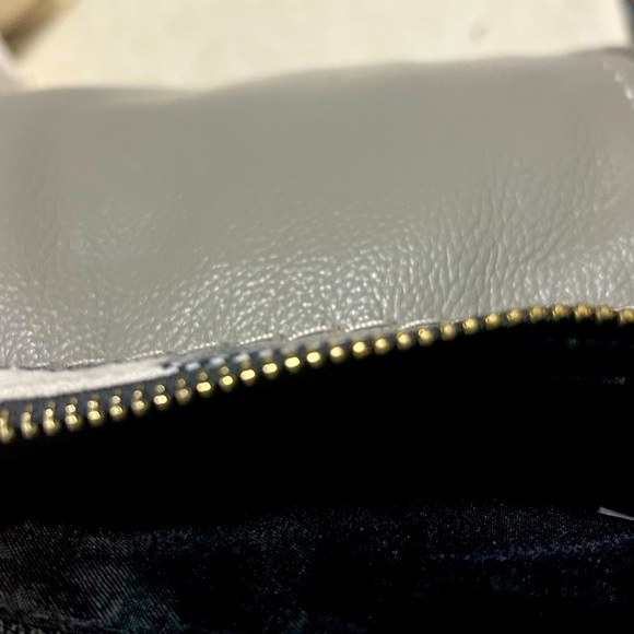 Plaid pouch bag with a zipper closure., - Picture 7 of 7